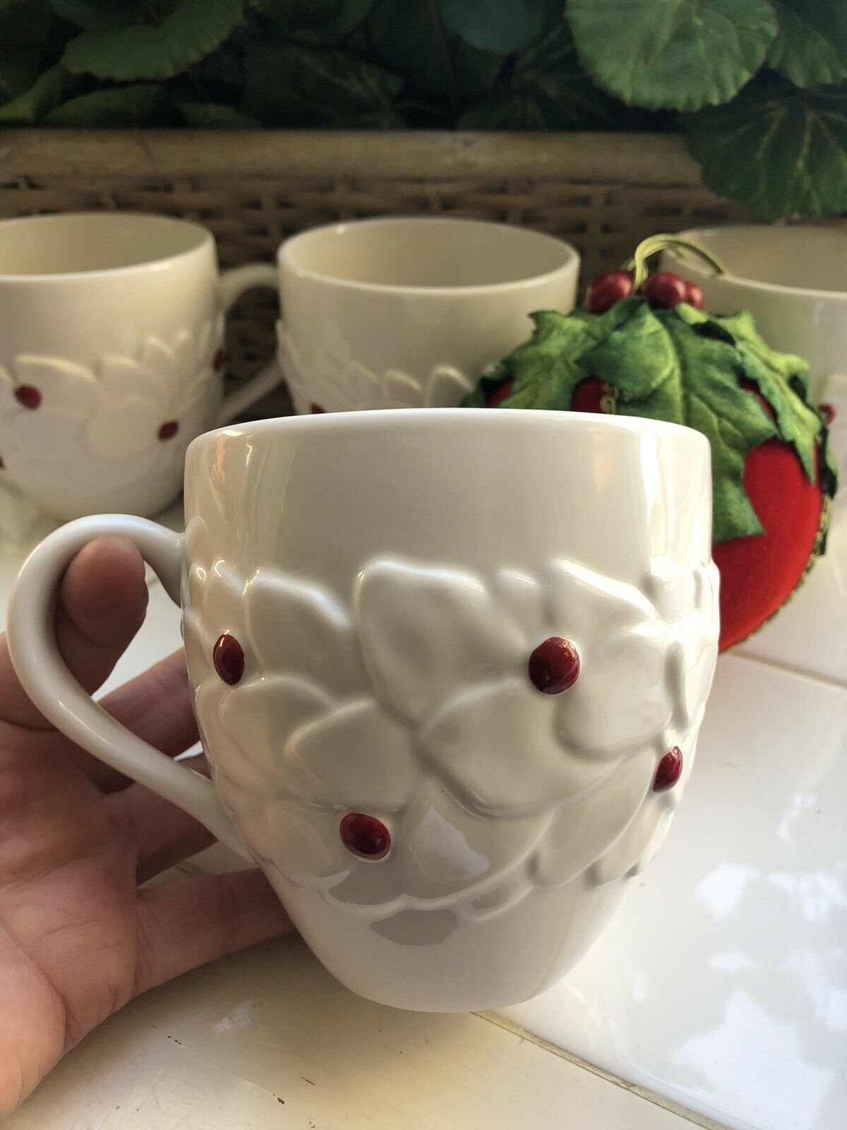 2004 Starbucks 16 Ounce Coffee Mug Set of 4, Christmas Holiday Holly Berries, Poinsettia
