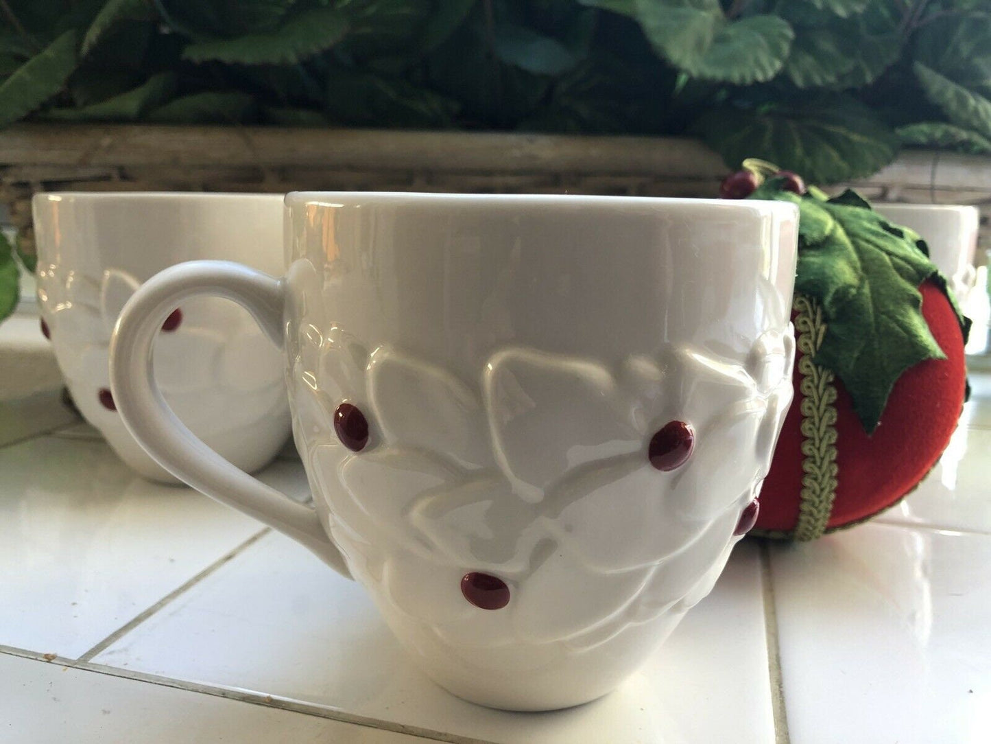2004 Starbucks 16 Ounce Coffee Mug Set of 4, Christmas Holiday Holly Berries, Poinsettia